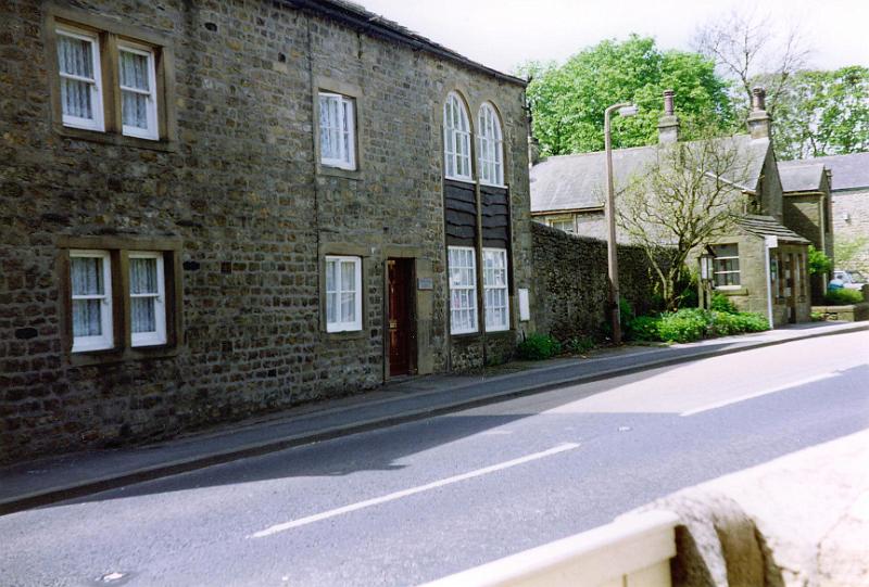 Old Girls School - May 1994.JPG - The old "Girls School" up to 1898 -  how it looked in May1994. Located on Main Street oposite the Maypole Green.